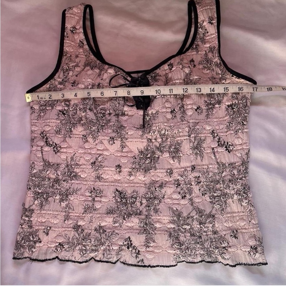 y2k top with lace-up detail and ruffle hem by Dressbarn size L - Picture 4 of 7